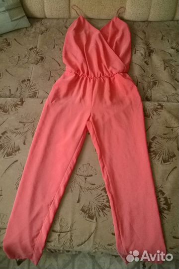 Алый комбинезон