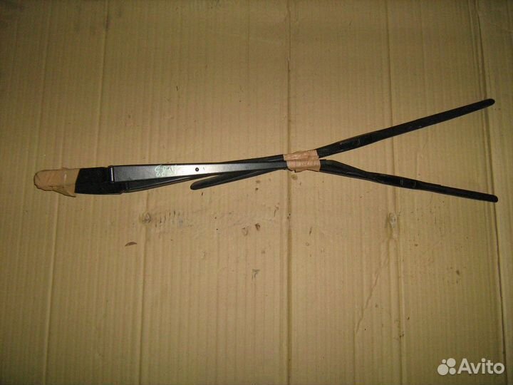 Поводок + щётка переднего стеклоочистителя foreste