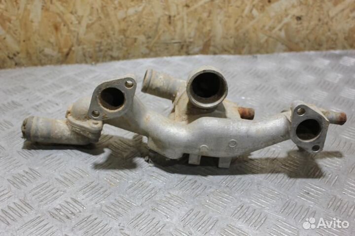 Корпус термостата Mitsubishi Legnum EA