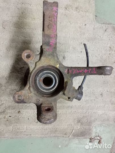 Поворотный кулак Ниссан sunny