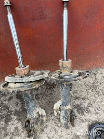 Стойки камри 40