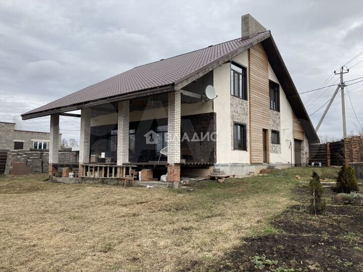 Дом 221 м² на участке 15 сот.