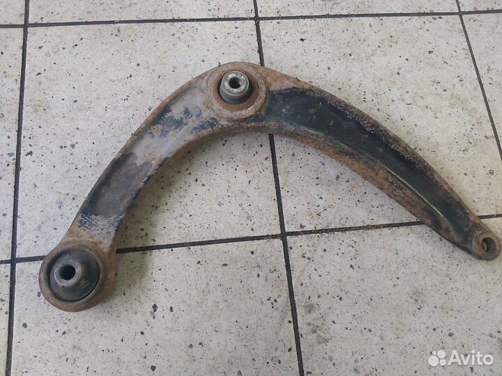 Рычаг подвески передний правый Peugeot 308 T7 1.6