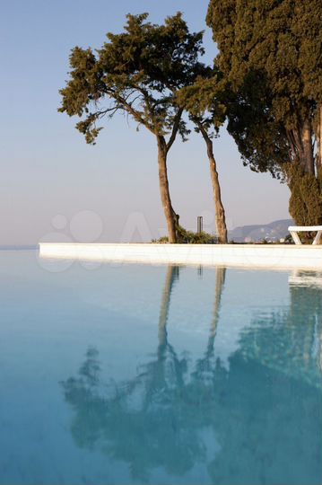 Дом 693,4 м² на участке 20,5 сот.