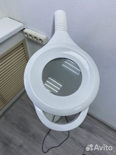 Косметологическая лампа лупа