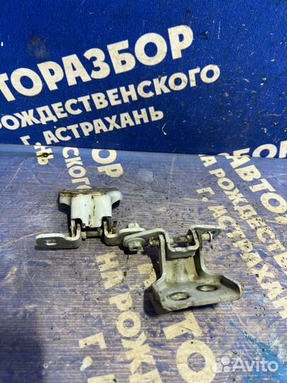 Петля двери Renault Logan 1 седан 2008