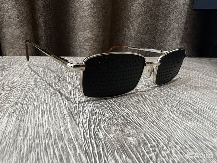 Перфорационные очки для зрения. Очки тренажеры