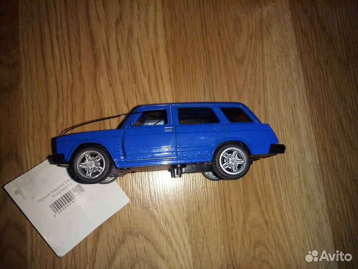 Коллекционная машинка-игрушка ваз-2104