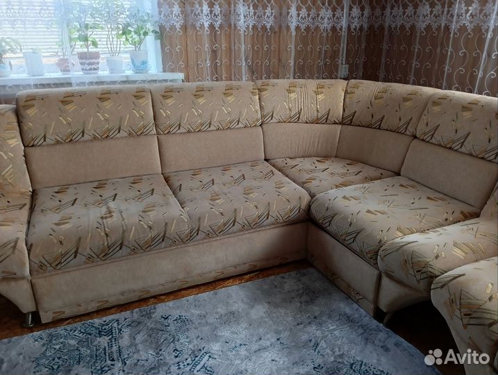 Большой угловой диван