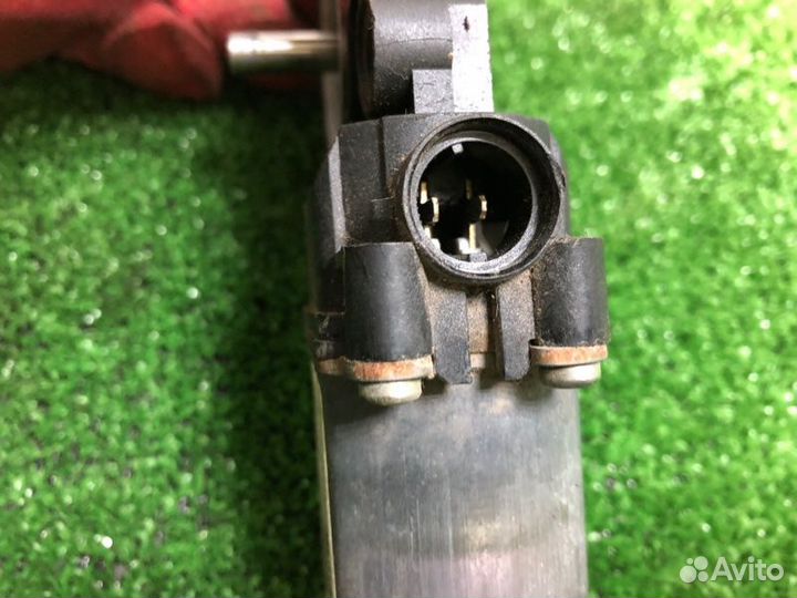 Мотор стеклоподъемника передний левый Nissan