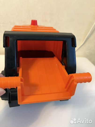 Большой мусоровоз