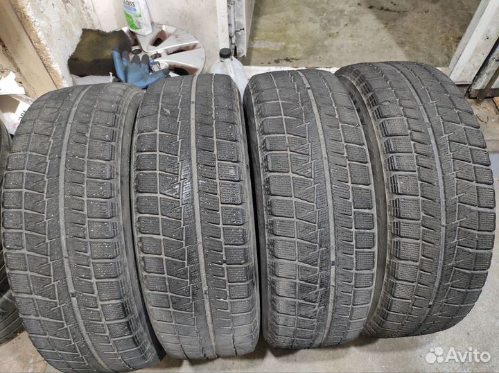 Bridgestone Blizzak Revo GZ 215/65 R16