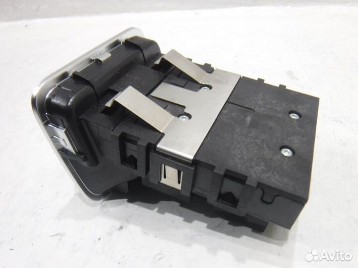 Кнопка стояночного тормоза