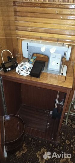 Швейная машина Чайка 142м
