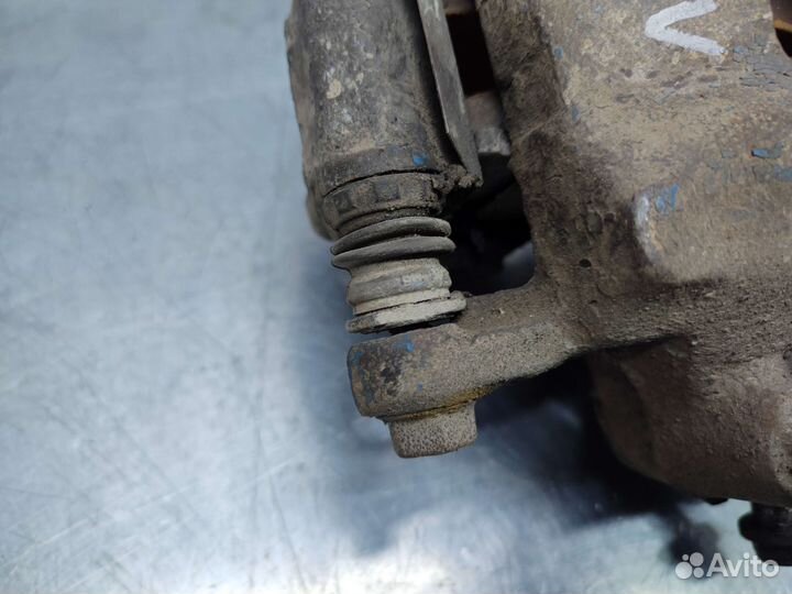 Суппорт передний левый Nissan Bluebird U14 1996 г