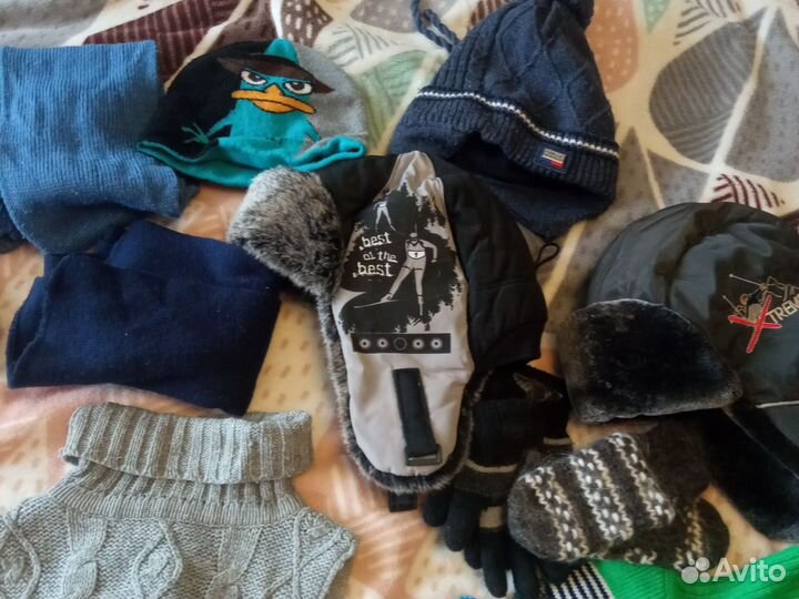 Пакет с шапками, шарфами