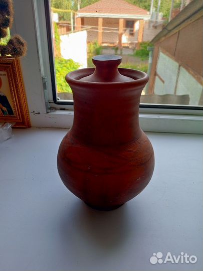 Глиняный кувшин крынка