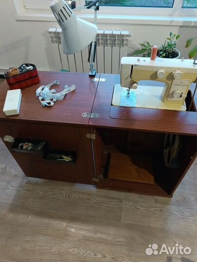 Швейная машинка чайка 142м