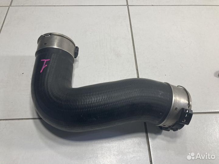 Патрубок интеркулера Infiniti Q50 V37