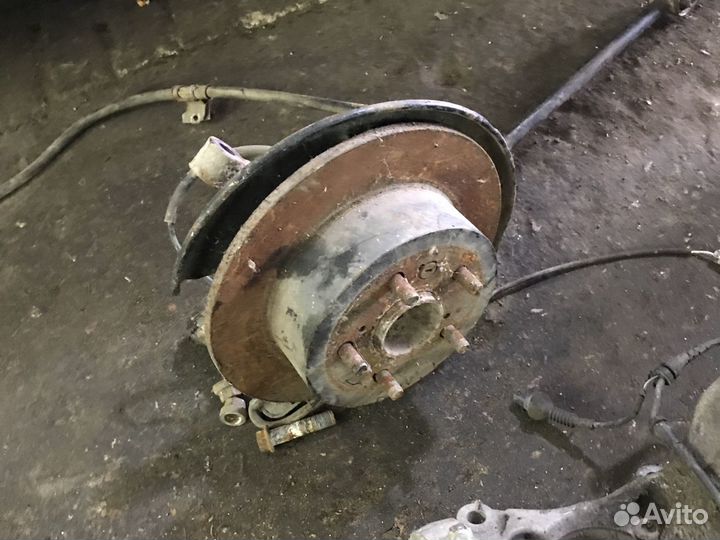 Задний правый поворотный кулак тойота Камри V40