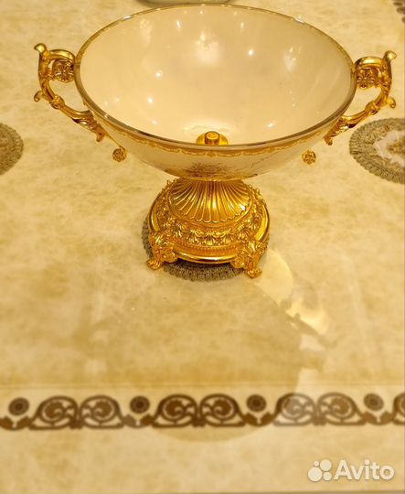 Фруктовница на ножке позолоченная