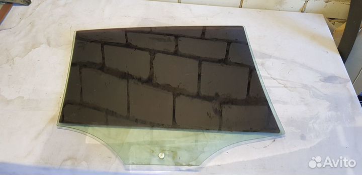 Volkswagen Golf 5 Plus Стекло двери задней левой