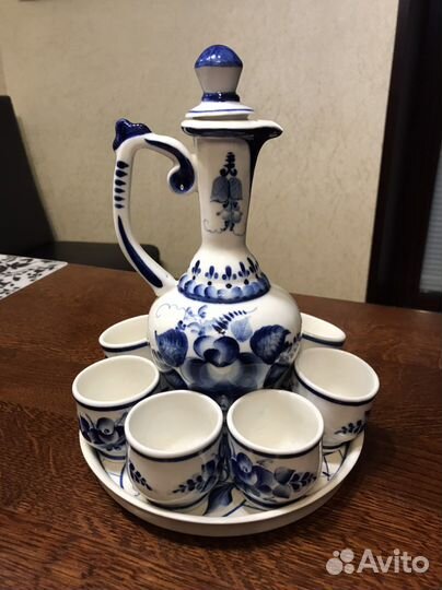 Набор. Графин, блюдо, 6 рюмочек