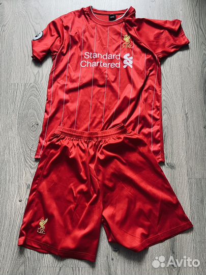 Футбольная форма размер М-L много разной