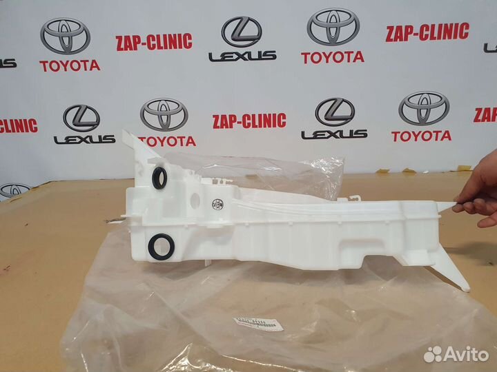 Бачок стеклоомывателя Toyota Land Cruiser 200