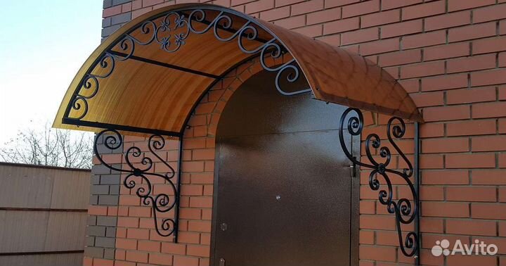 Козырек над входной дверью