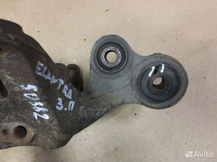 Кулак задний правый Hyundai Elantra HD