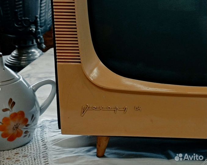 Ретро телевизор Рекорд 64