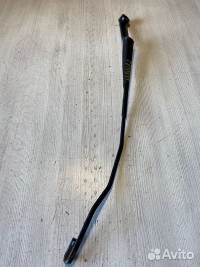 Поводок стеклоочистителя правый LADA Kalina