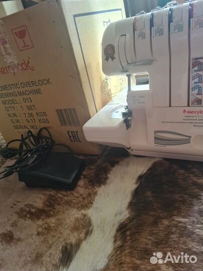 Швейная машинка оверлок Merrylock 013
