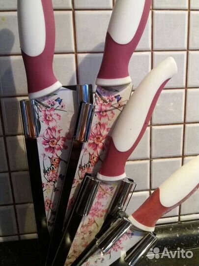 Ножи ложки вилки.Трехьярусная ваза