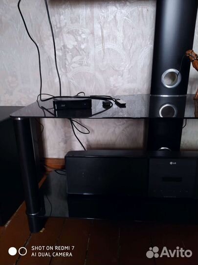 Стеклянная тумба под тв