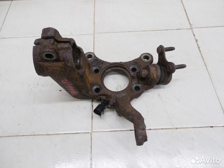 Кулак поворотный передний левый Caddy III 2004-201