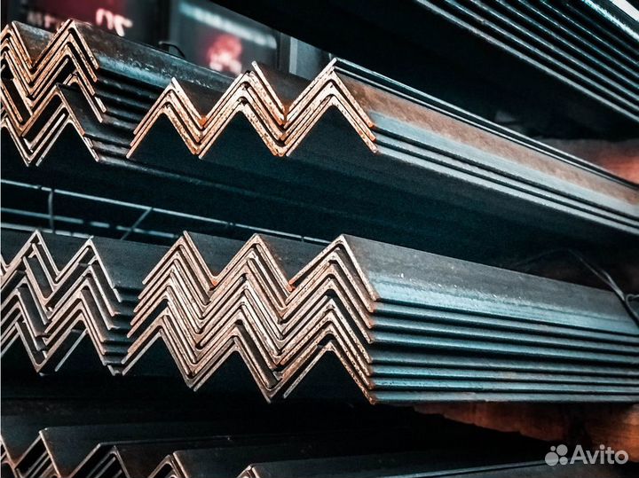 Уголок металлический 32x32 мм