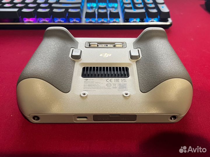 Пульт для квадрокоптеров DJI с экраном