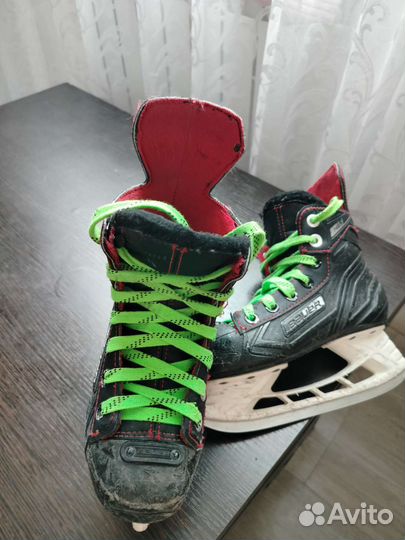 Хоккейные коньки bauer 30р