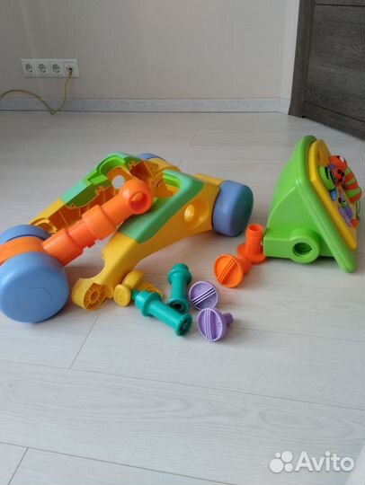 Толкалка/ходунки 2 в 1 Tomy для