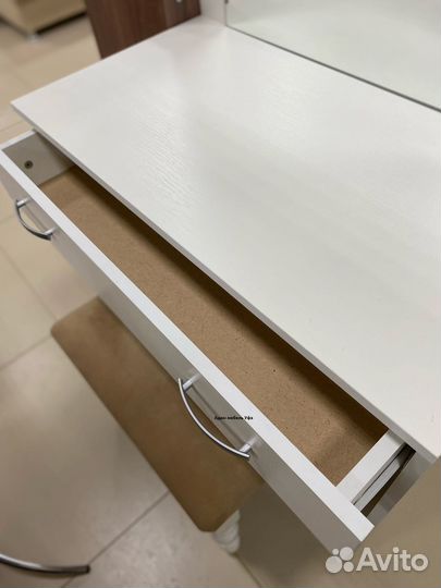 Туалетный стол