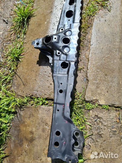 Балка передняя Toyota Corolla E180