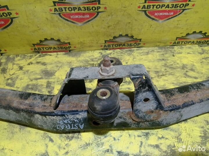 Кронштейн задней балки Opel Astra J