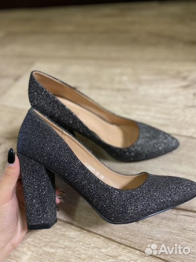 Продам туфли(одевала 1 раз) и босоножки