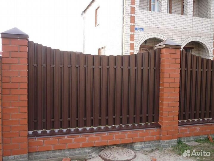 Забор из металлического штакетника 0,5 мм