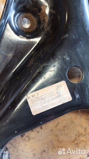 Передний правый рычаг Лада largus