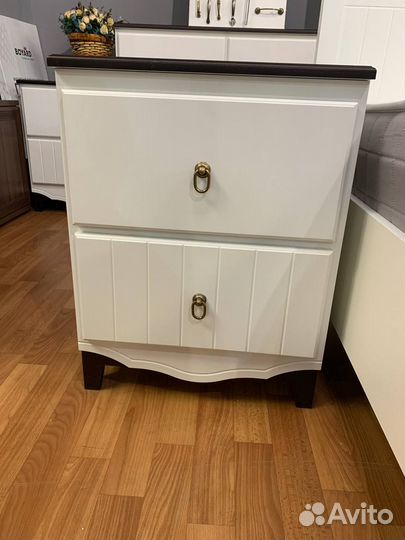 Тумба белая