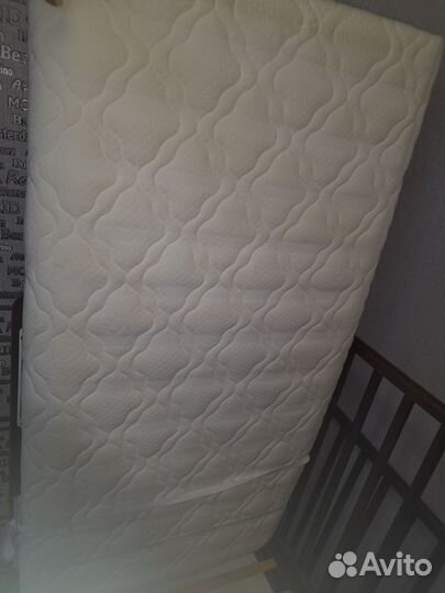 Детская кроватка с маятником и ящиком