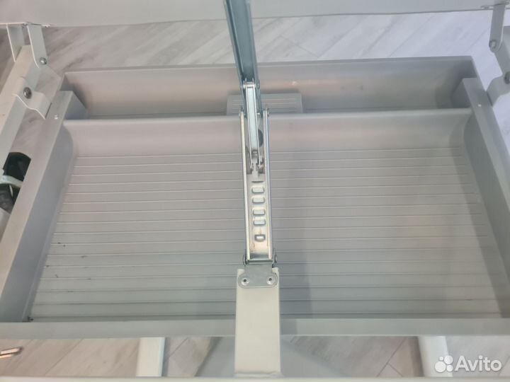 Продаю парту и стул покупали 1.5 года назад